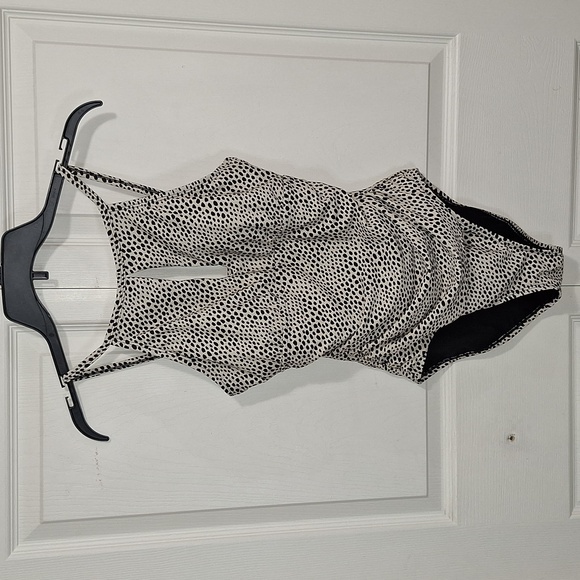 Ellen Tracy Other - Ellen Tracy ruched keyhole one piece swimsuit - 8 - leopard print